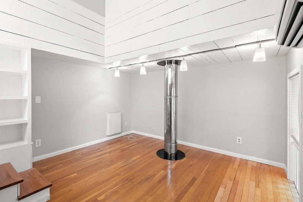 3 bed, 2 bath apartment for rent at 18 Bay St Unit 4, Riverside — photo 17 of 28