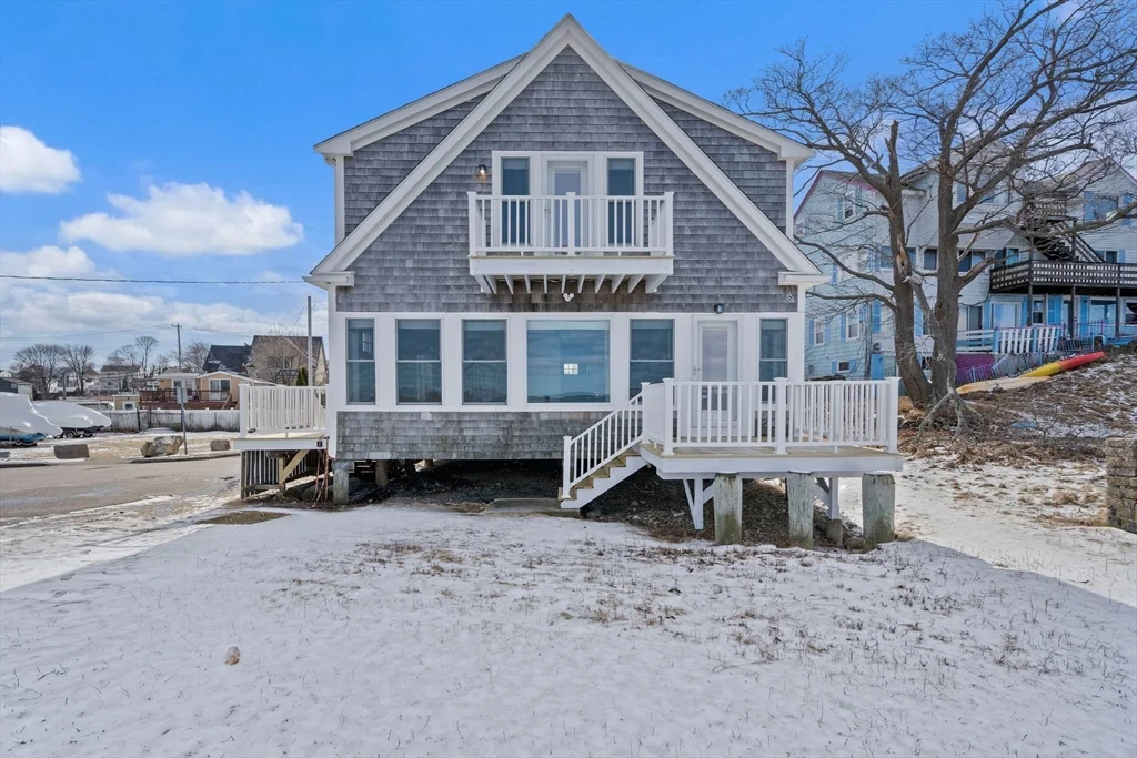 4 bed, 3 bath apartment for rent at 18 Bayswater Rd, Houghs Neck — photo 5 of 38