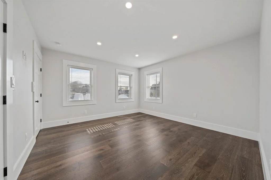 4 bed, 3 bath apartment for rent at 18 Bayswater Rd, Houghs Neck — photo 10 of 38