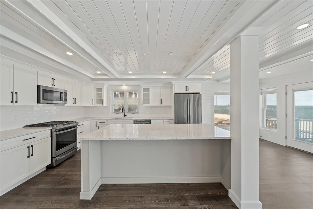 4 bed, 3 bath apartment for rent at 18 Bayswater Rd, Houghs Neck — photo 4 of 38