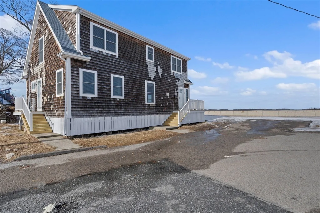 4 bed, 3 bath apartment for rent at 18 Bayswater Rd, Houghs Neck — photo 6 of 38