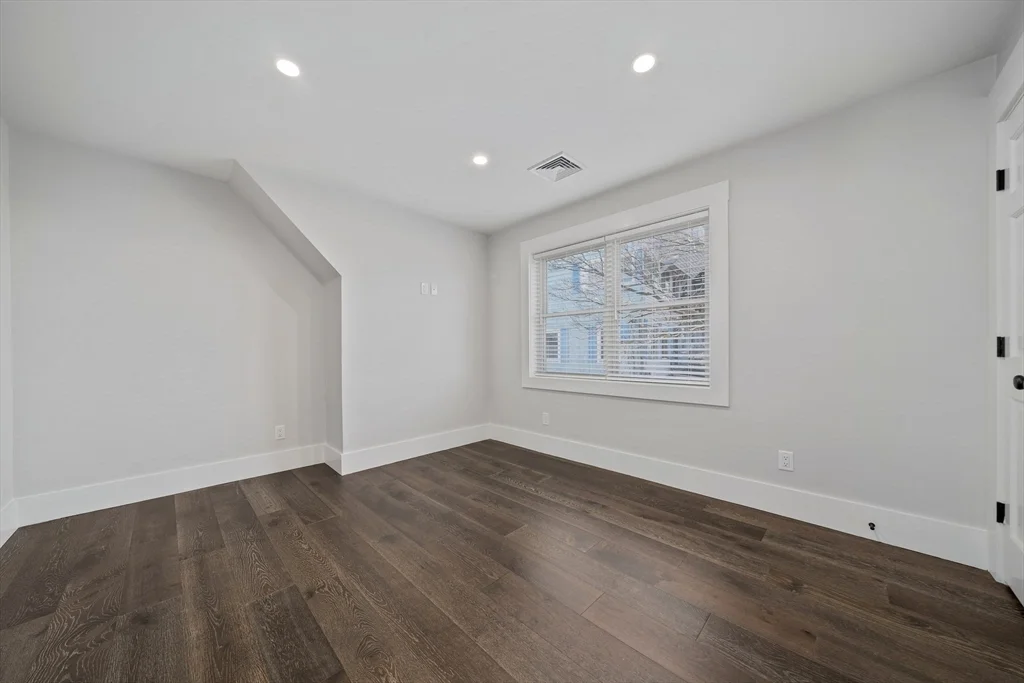 4 bed, 3 bath apartment for rent at 18 Bayswater Rd, Houghs Neck — photo 24 of 38