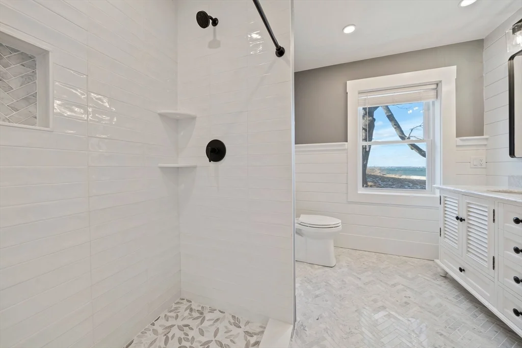 4 bed, 3 bath apartment for rent at 18 Bayswater Rd, Houghs Neck — photo 12 of 38