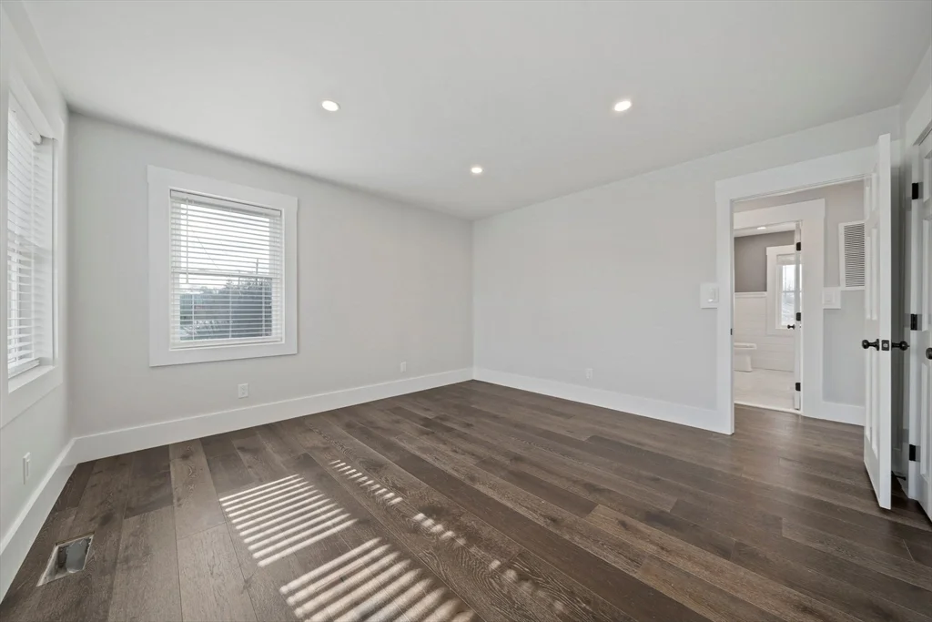 4 bed, 3 bath apartment for rent at 18 Bayswater Rd, Houghs Neck — photo 9 of 38