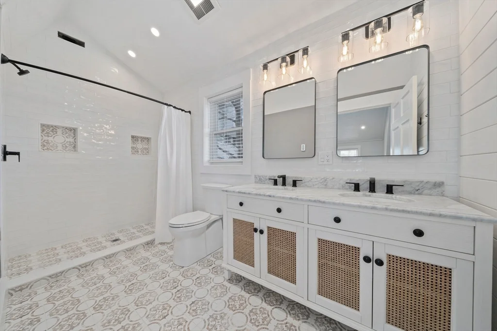 4 bed, 3 bath apartment for rent at 18 Bayswater Rd, Houghs Neck — photo 17 of 38