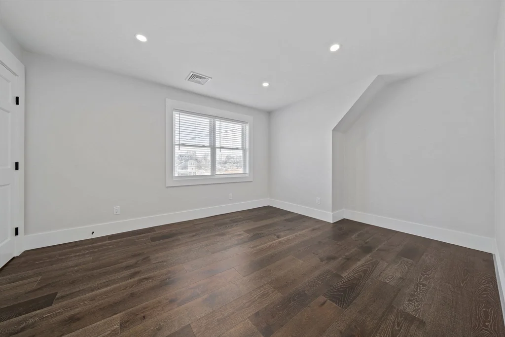 4 bed, 3 bath apartment for rent at 18 Bayswater Rd, Houghs Neck — photo 21 of 38