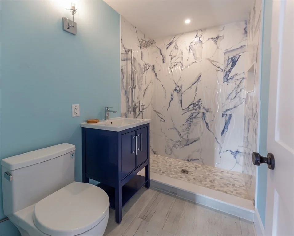 2 bed, 1 bath apartment for rent at 18 Beach St Unit 1, Plymouth — photo 10 of 23
