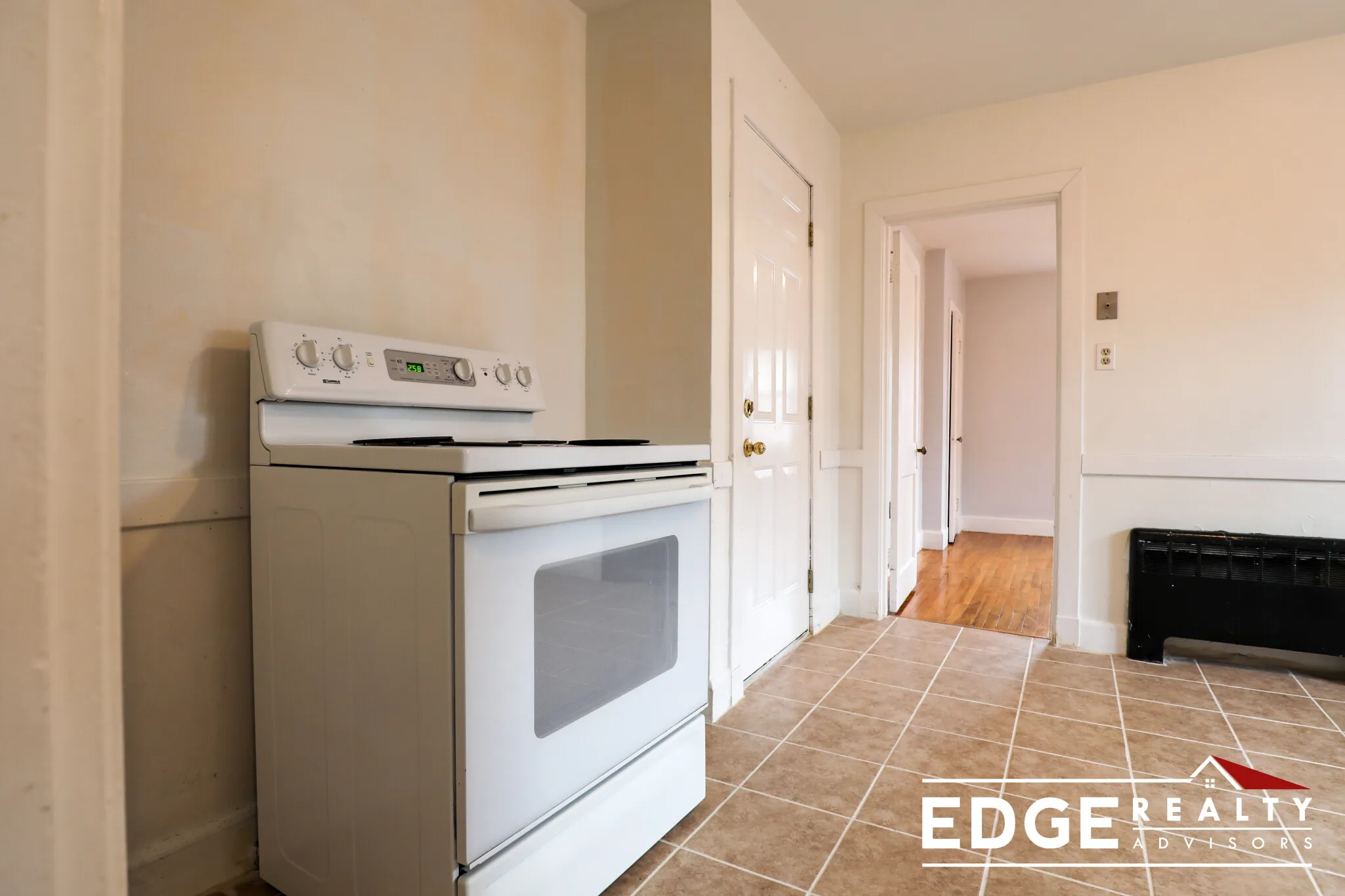 1 bed, 1 bath apartment for rent at 18 Beechcroft St Unit 4, Brighton — photo 2 of 6