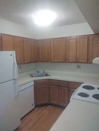 3 bed, 1 bath apartment for rent at 18 Belmont Unit 2, Spring Hill — photo 6 of 14
