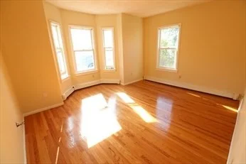 4 bed, 1 bath apartment for rent at 18 Belmont Unit 4, Spring Hill — photo 4 of 9