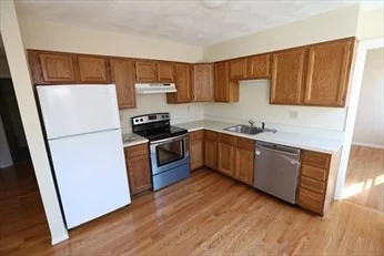 4 bed, 1 bath apartment for rent at 18 Belmont Unit 4, Spring Hill — photo 8 of 9
