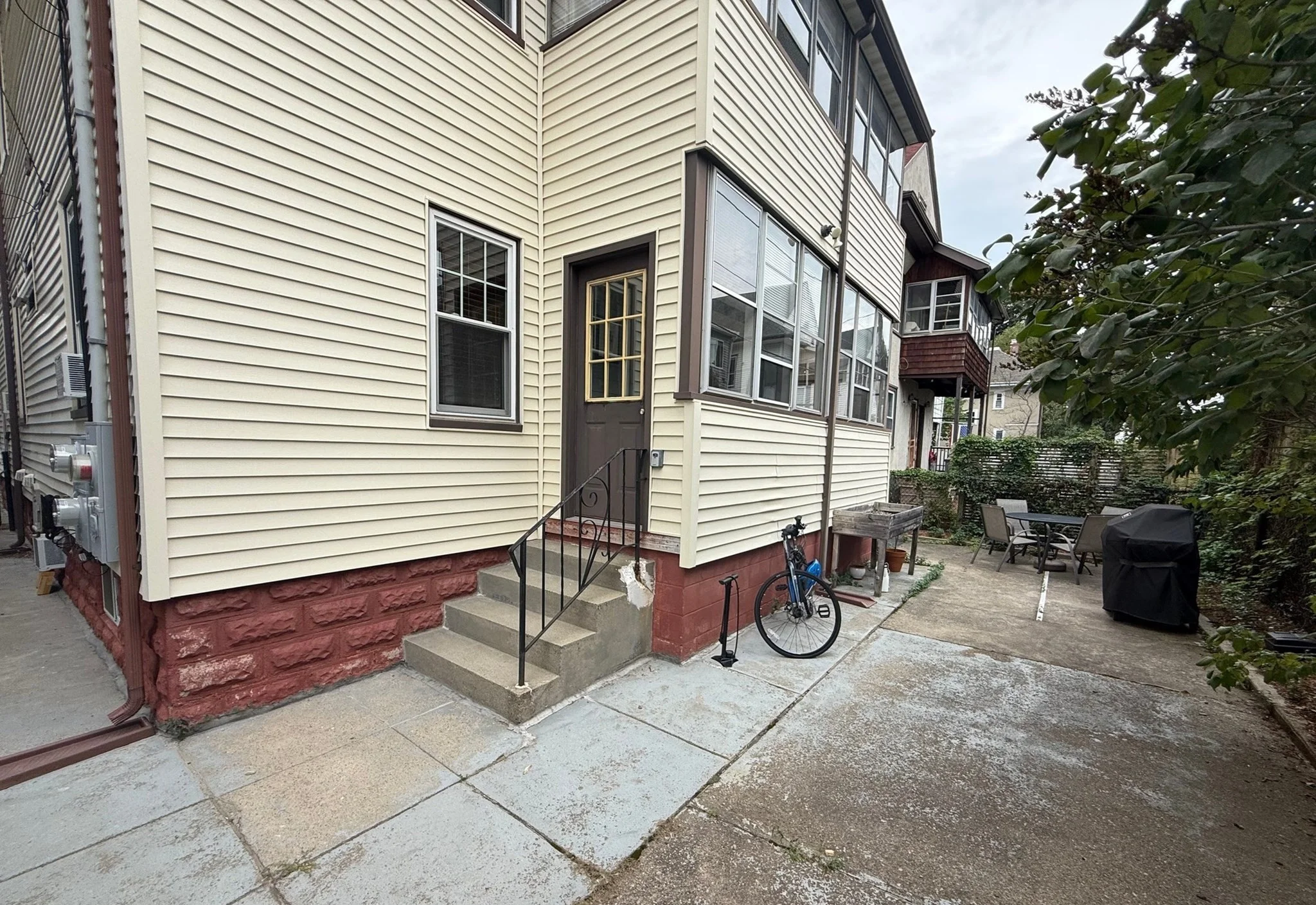 2 bed, 1 bath apartment for rent at 18 Benton Rd Unit 1, Tufts University — photo 17 of 17