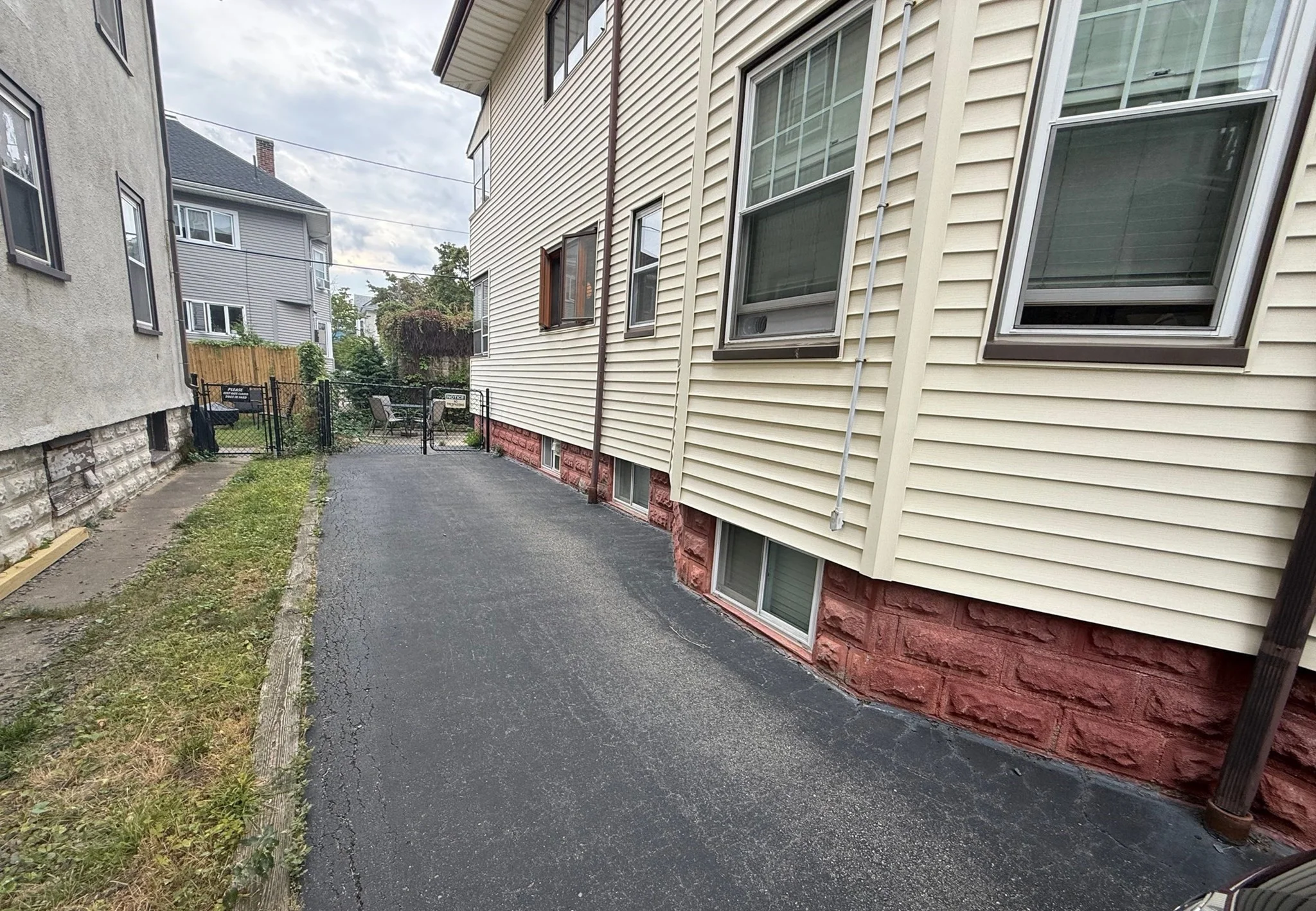 2 bed, 1 bath apartment for rent at 18 Benton Rd Unit 1, Tufts University — photo 15 of 17