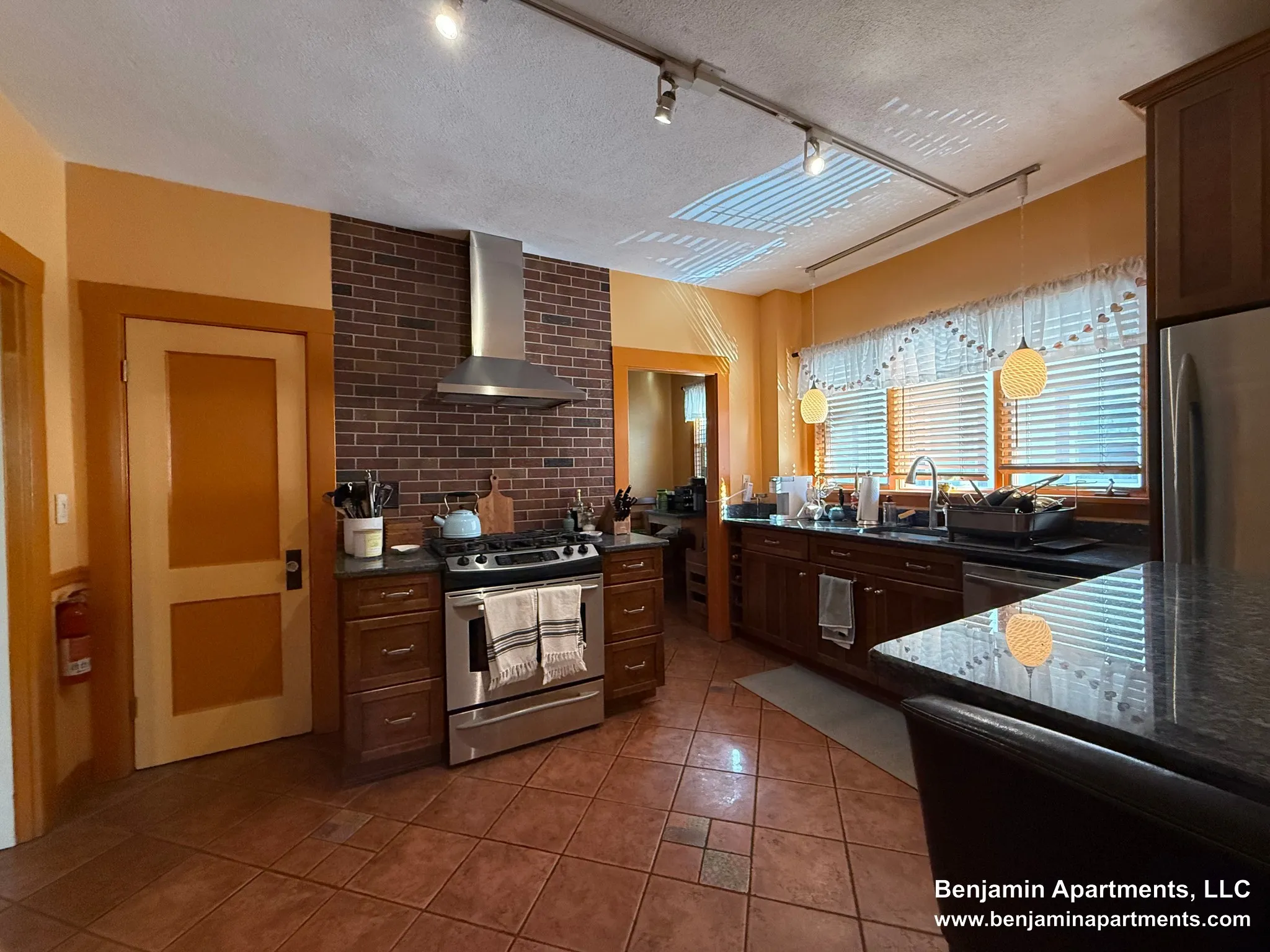 2 bed, 1 bath apartment for rent at 18 Benton Rd Unit 1F, South Medford — photo 14 of 22