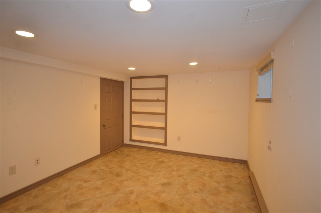 1 bed, 1 bath apartment for rent at 18 Benton Rd Unit G, Medford — photo 11 of 14