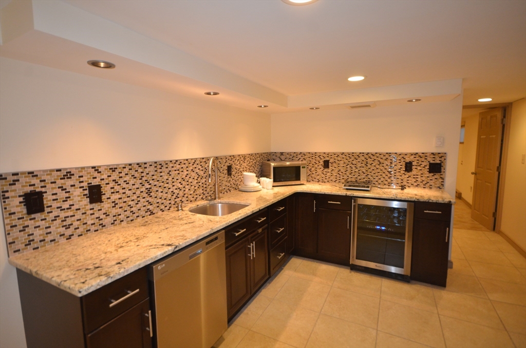 1 bed, 1 bath apartment for rent at 18 Benton Rd Unit G, Medford — photo 5 of 14