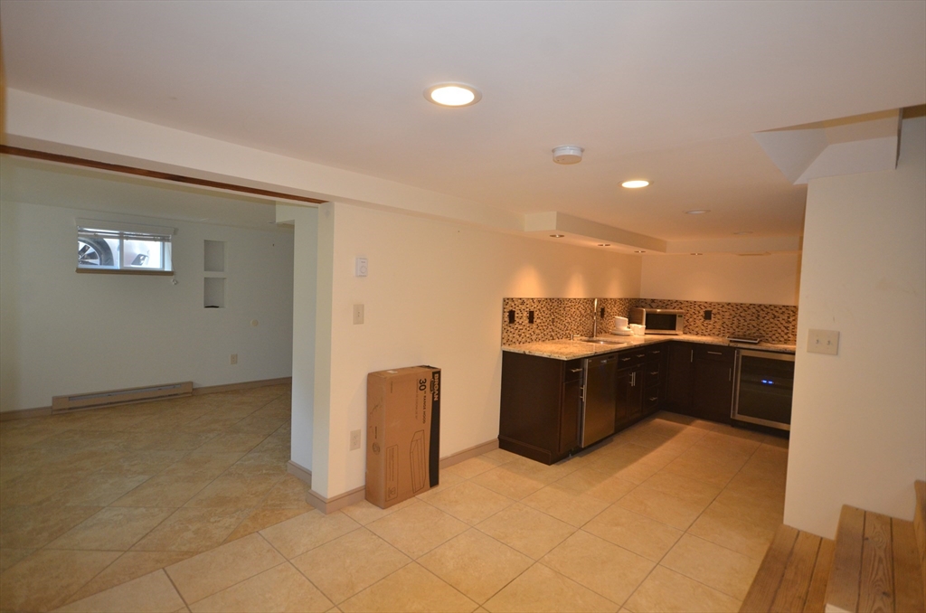 1 bed, 1 bath apartment for rent at 18 Benton Rd Unit G, Medford — photo 3 of 14