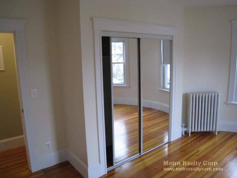 3 bed, 1 bath apartment for rent at 18 Bigelow St Unit 1, Brighton — photo 3 of 15