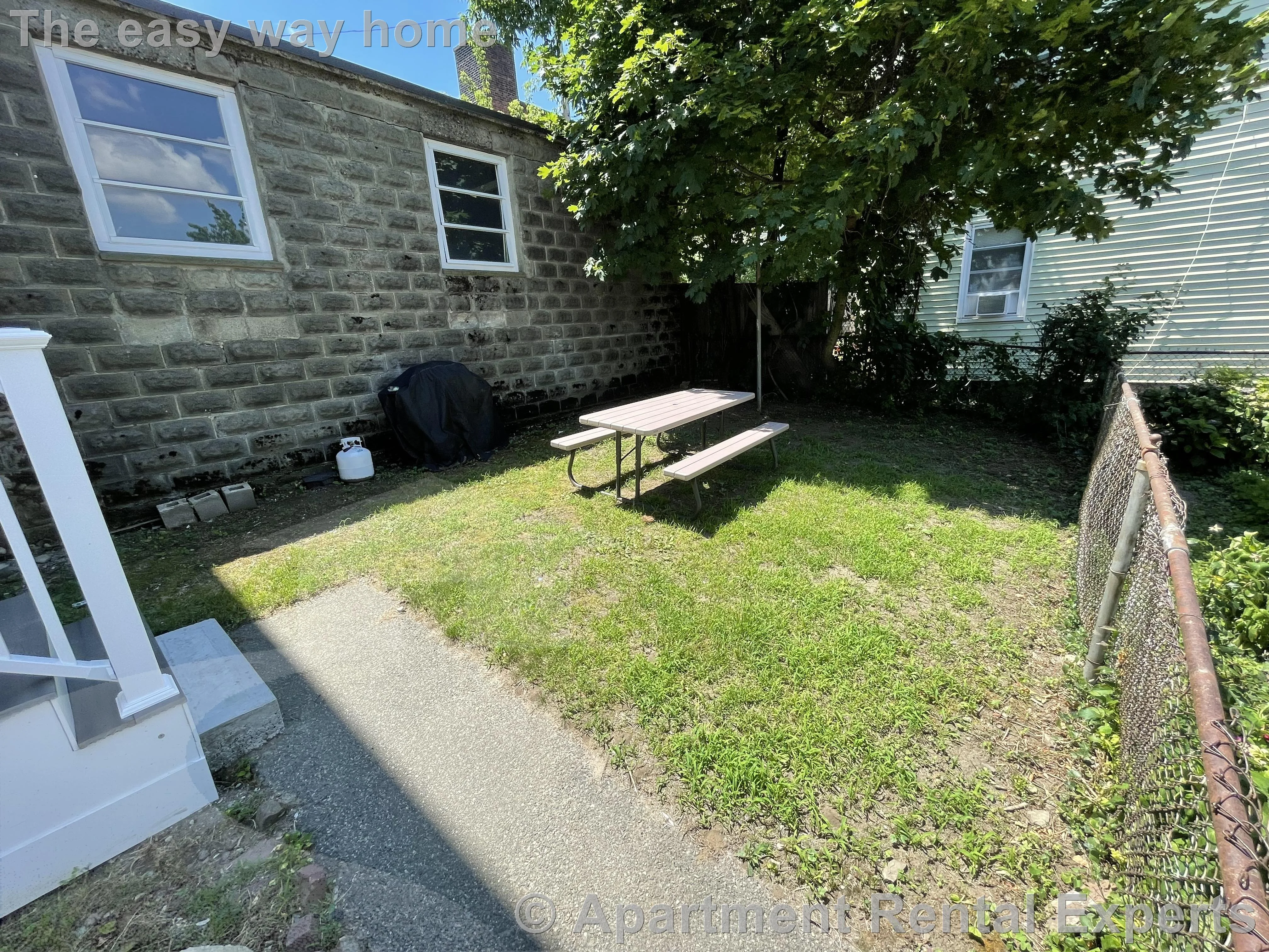 4 bed, 2 bath apartment for rent at 18 Bond St Unit 1, Winter Hill — photo 7 of 9