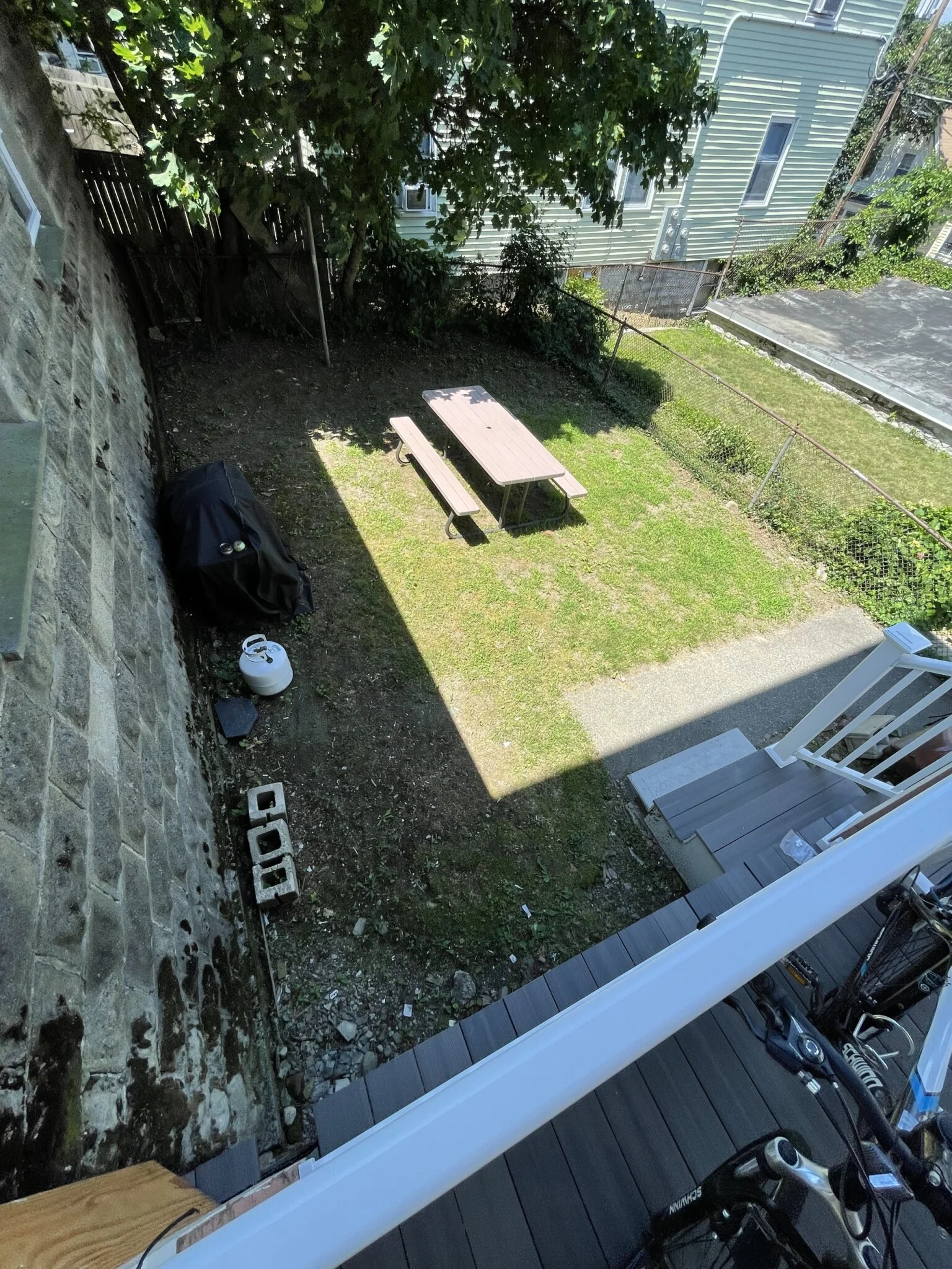 4 bed, 2 bath apartment for rent at 18 Bond St Unit 1, Winter Hill — photo 8 of 9