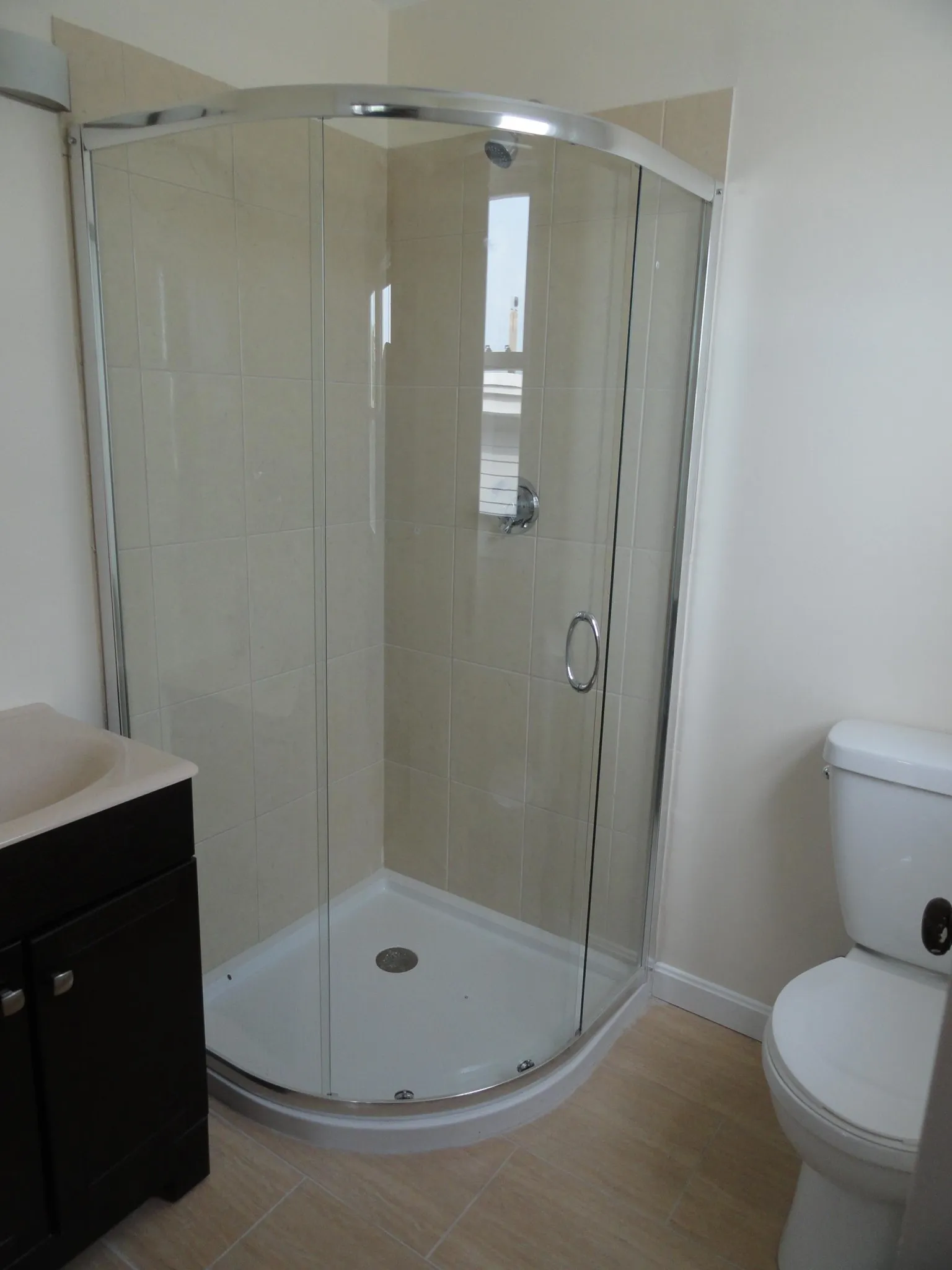 4 bed, 2 bath apartment for rent at 18 Bond St Unit 1, Winter Hill — photo 4 of 9