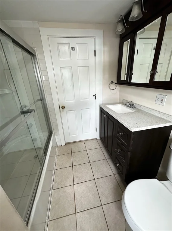 3 bed, 1 bath apartment for rent at 18 Boston St Unit Right Side, Middleton — photo 2 of 7