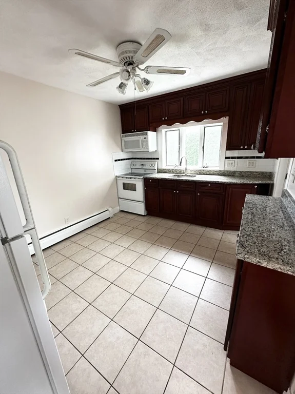 3 bed, 1 bath apartment for rent at 18 Boston St Unit Right Side, Middleton