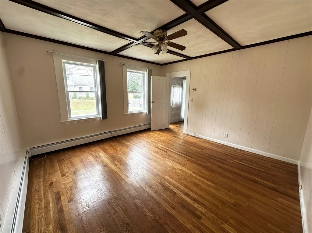 3 bed, 1 bath apartment for rent at 18 Boston St Unit Right Side, Middleton — photo 4 of 7