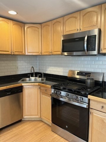 3 bed, 1 bath apartment for rent at 18 Bradford St Unit 0, Westford — photo 6 of 15