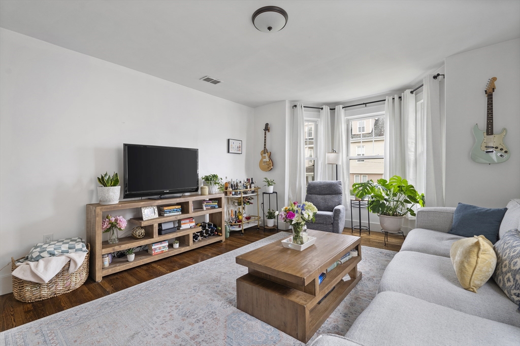 1 bed, 1 bath apartment for rent at 18 Brent St Unit 2, Dorchester — photo 3 of 8