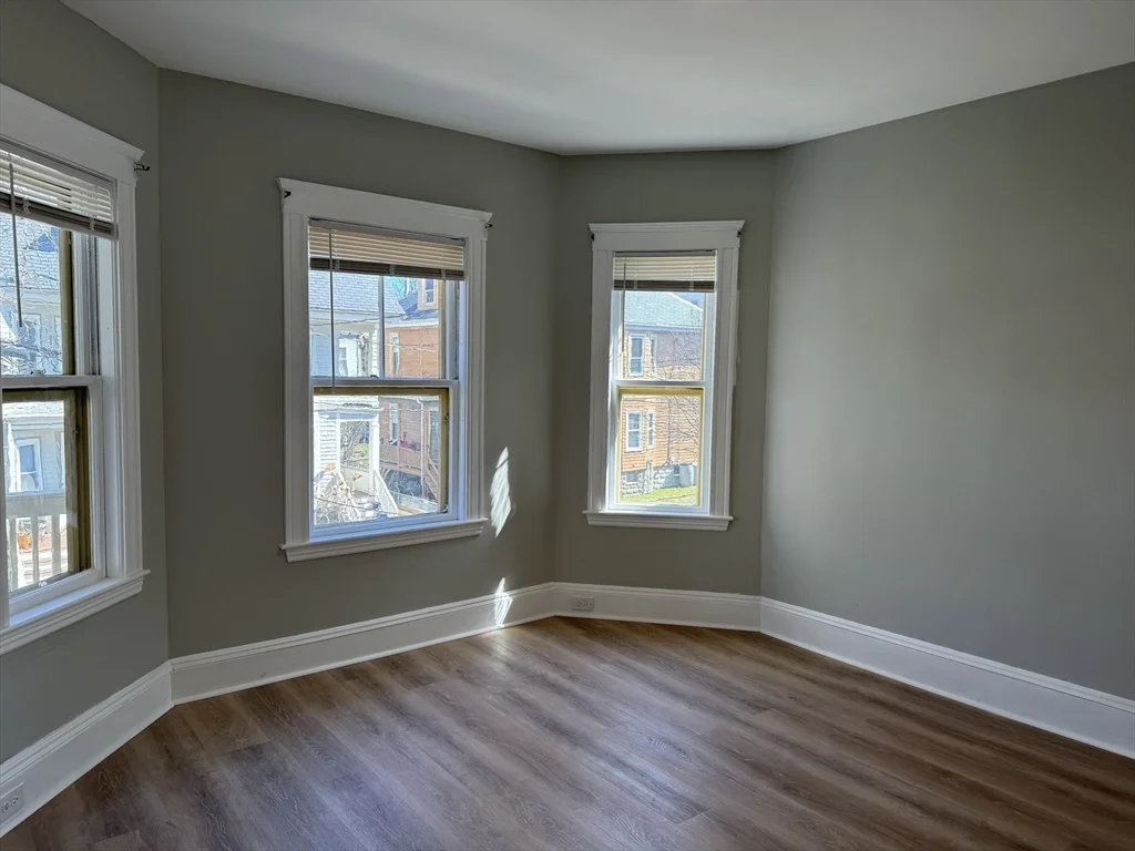 5 bed, 2 bath apartment for rent at 18 Bromfield Rd Unit 2, Tufts — photo 9 of 24