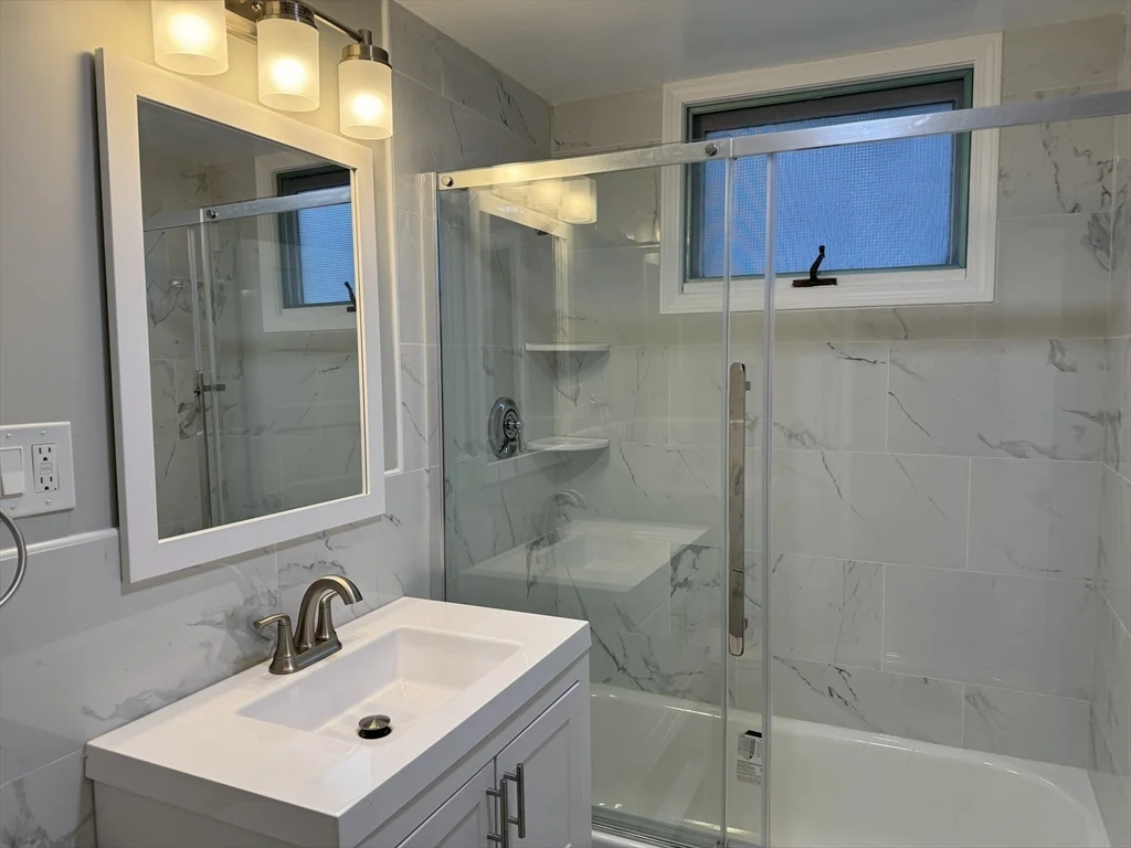 5 bed, 2 bath apartment for rent at 18 Bromfield Rd Unit 2, Tufts — photo 5 of 24