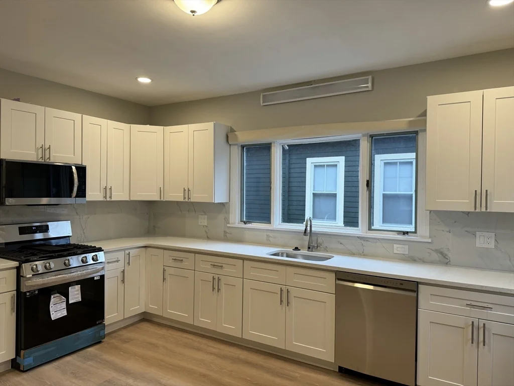 5 bed, 2 bath apartment for rent at 18 Bromfield Rd Unit 2, Tufts — photo 1 of 24