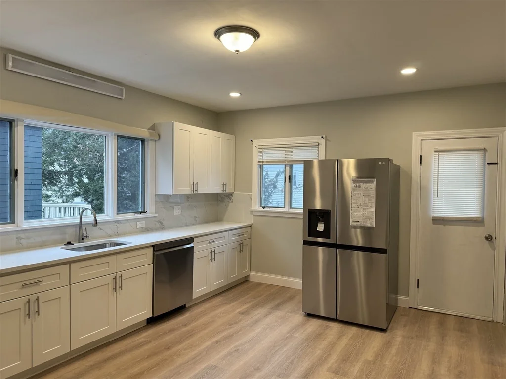 5 bed, 2 bath apartment for rent at 18 Bromfield Rd Unit 2, Tufts — photo 3 of 24