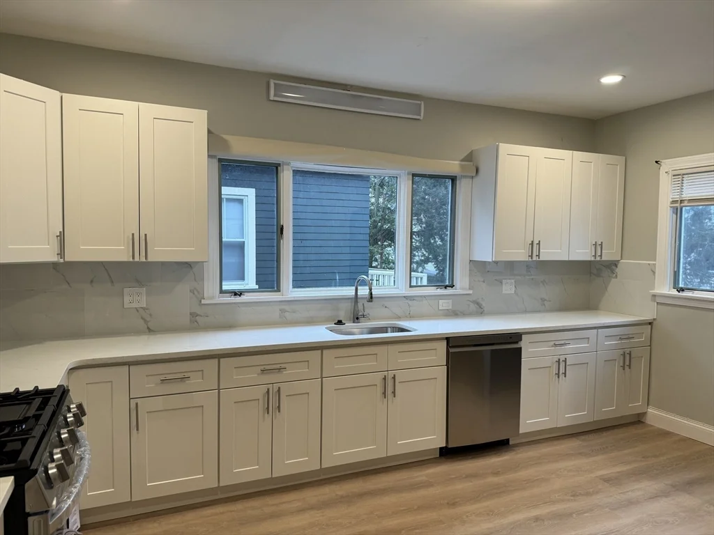 5 bed, 2 bath apartment for rent at 18 Bromfield Rd Unit 2, Tufts — photo 2 of 24
