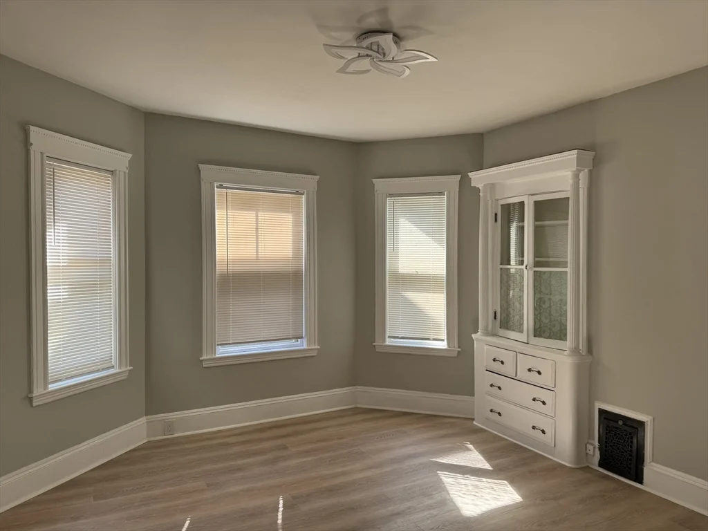 5 bed, 2 bath apartment for rent at 18 Bromfield Rd Unit 2, Tufts — photo 8 of 24