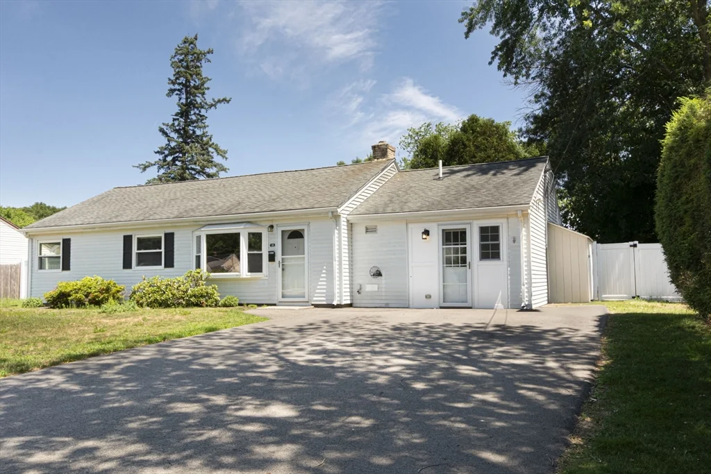 3 bed, 1 bath apartment for rent at 18 Brookfield Ter Unit 0, Framingham — photo 3 of 21