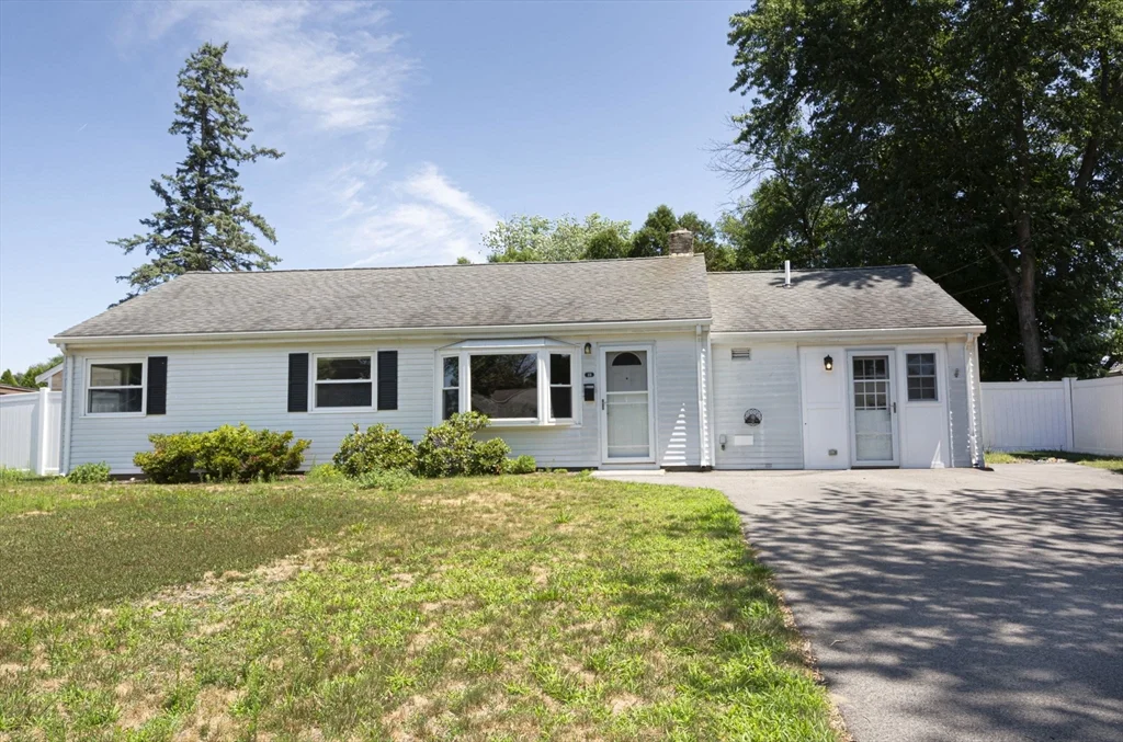 3 bed, 1 bath apartment for rent at 18 Brookfield Ter Unit 0, Framingham