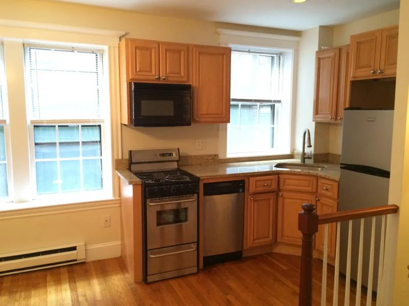 2 bed, 1 bath apartment for rent at 18 Cedar Lane Way Unit 4, Beacon Hill — photo 3 of 5