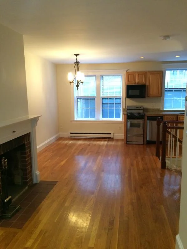 2 bed, 1 bath apartment for rent at 18 Cedar Lane Way Unit 4, Beacon Hill — photo 2 of 5