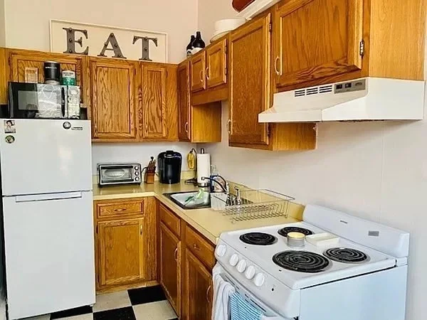 2 bed, 1 bath apartment for rent at 18 Cedar St Unit 3, Charlestown — photo 4 of 10