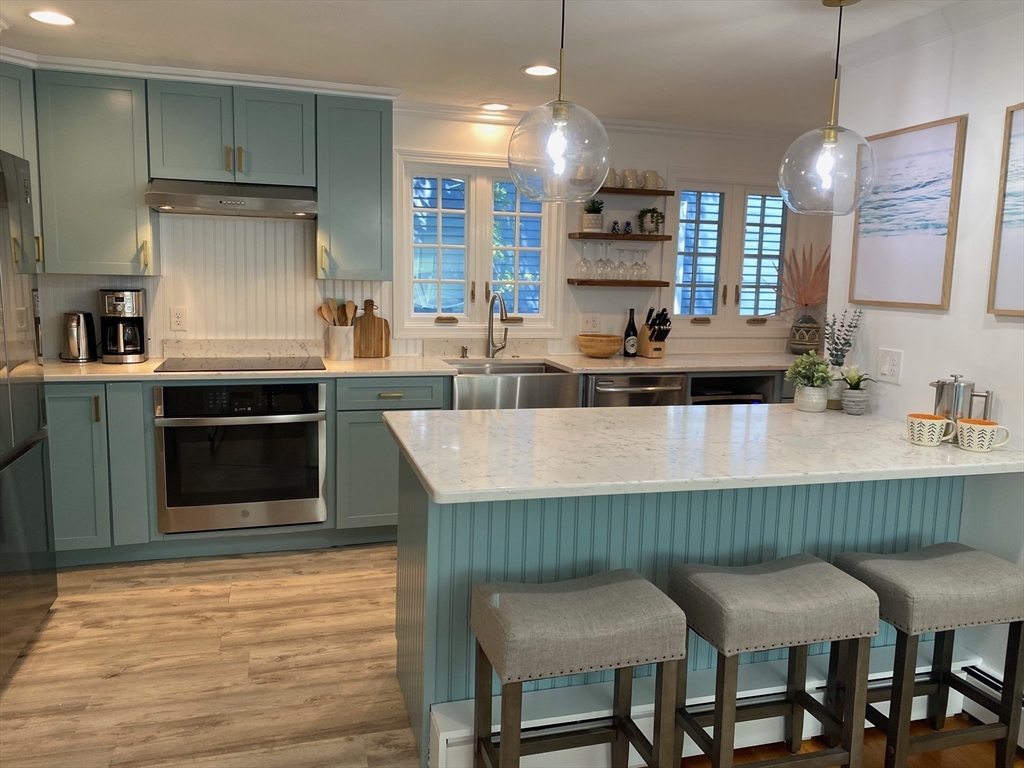 2 bed, 1 bath apartment for rent at 18 Central St Unit 3, Marblehead — photo 2 of 10