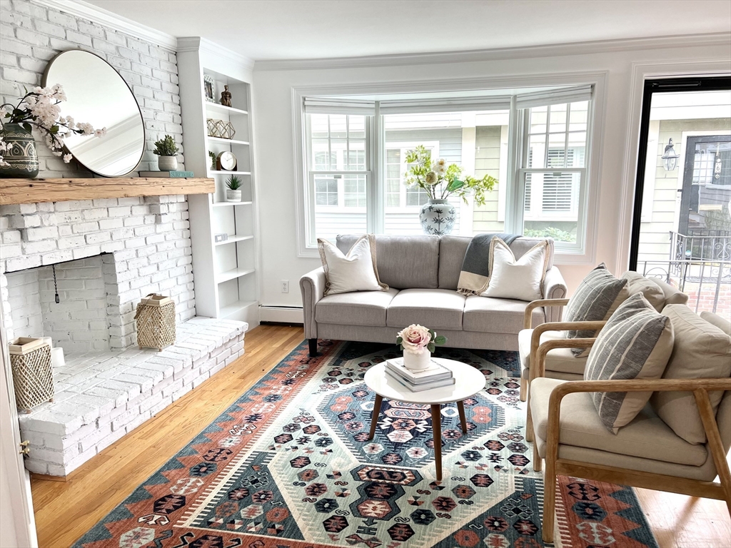 2 bed, 1 bath apartment for rent at 18 Central St Unit 3, Marblehead — photo 1 of 10
