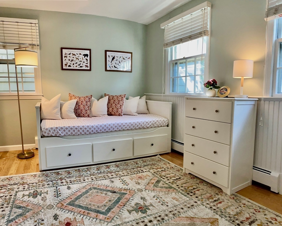 2 bed, 1 bath apartment for rent at 18 Central St Unit 3, Marblehead — photo 6 of 10