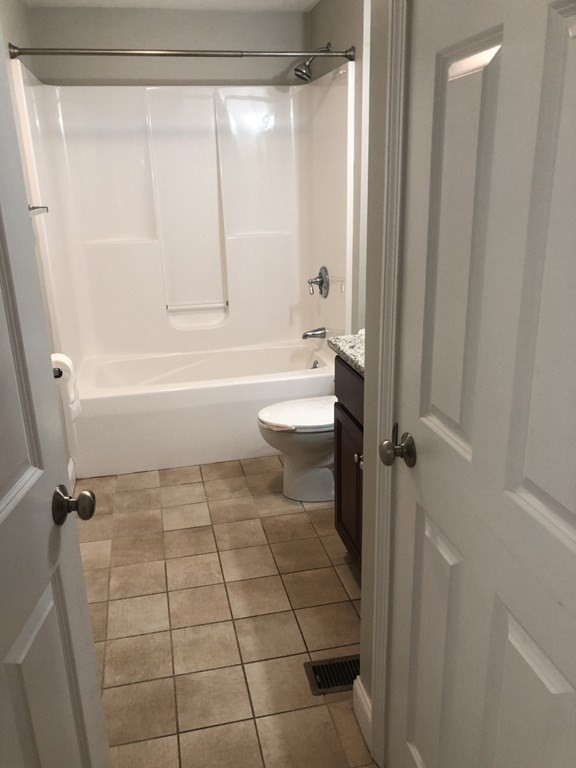 3 bed, 1 bath apartment for rent at 18 Charles St Unit 3, Weymouth — photo 10 of 11