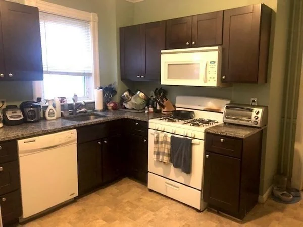 3 bed, 2 bath apartment for rent at 18 Chase St Unit 1, Dorchester — photo 5 of 10