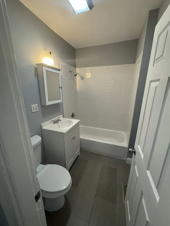 3 bed, 2 bath apartment for rent at 18 Chase St Unit 1, Dorchester — photo 9 of 10