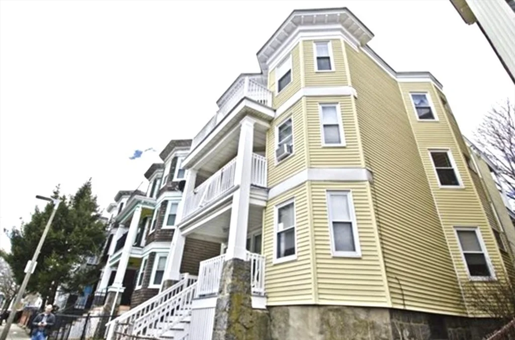 4 bed, 2 bath apartment for rent at 18 Chase St Unit 2, Dorchester — photo 2 of 10