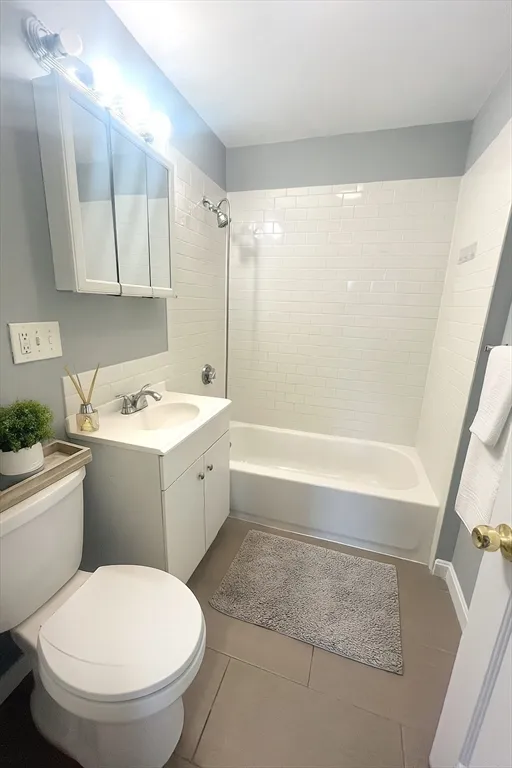 4 bed, 2 bath apartment for rent at 18 Chase St Unit 3, Dorchester — photo 8 of 9