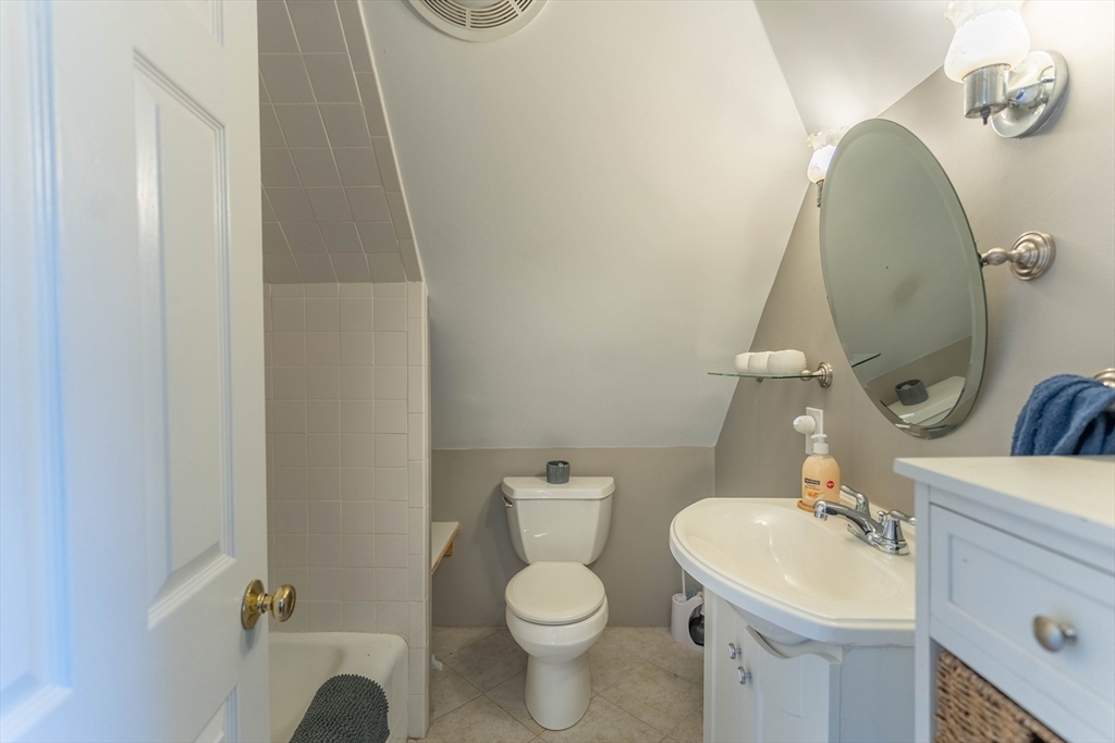 1 bed, 1 bath apartment for rent at 18 Chestnut St Unit 4, Wakefield — photo 5 of 15